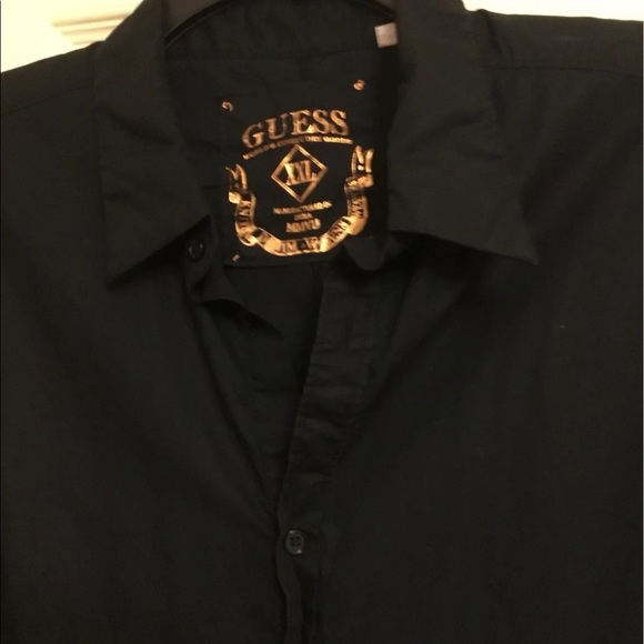 Men’s Guess Button up Top - Picture 2 of 8